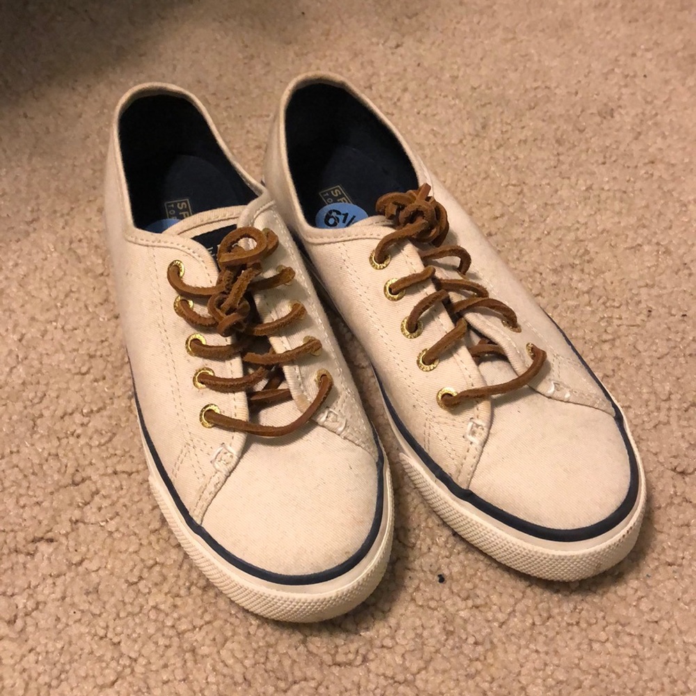 Size 6.5 sperrys boat shoes